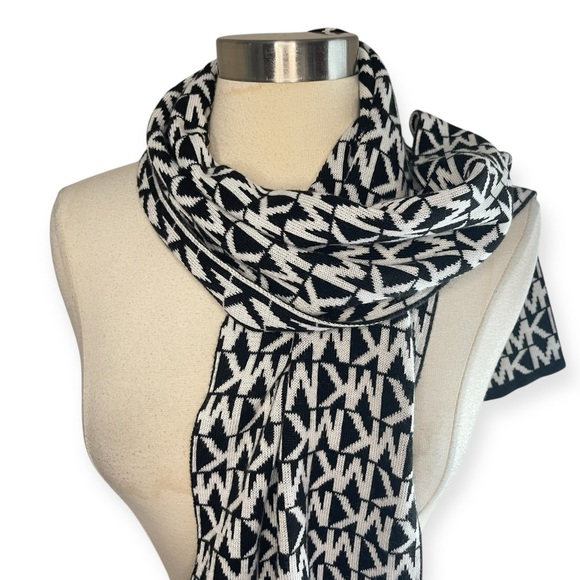 ❄️3/$20 MICHAEL KORS Logo Scarf in Black & White - Picture 3 of 6